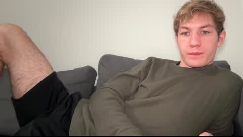 Snapshot of oliver_beck chatting on January 18, 2:25 am Oliver Beck online show from January 18, 2:25 am