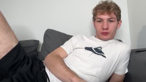 Snapshot of oliver_beck chatting on February 3, 2:03 am Oliver Beck online show from February 3, 2:03 am