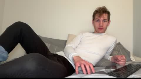 Snapshot of oliver_beck chatting on February 5, 7:20 pm Oliver Beck online show from February 5, 7:20 pm