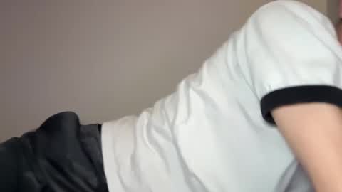 Snapshot of oliver_beck chatting on March 1, 2:15 am Oliver Beck online show from March 1, 2:15 am