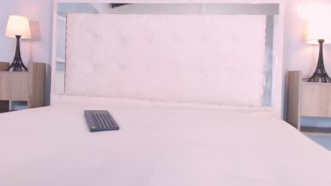 Snapshot of oliver_conort_ chatting on December 13, 10:30 am Olive Connort online show from December 13, 10:30 am