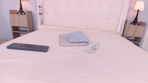 Snapshot of oliver_conort_ chatting on December 27, 8:24 am Olive Connort online show from December 27, 8:24 am