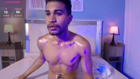 Snapshot of oliver_conort_ chatting on January 18, 8:31 am Olive Connort online show from January 18, 8:31 am