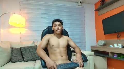 Snapshot of oliver_evans_19 chatting on April 27, 3:15 am O L I V E R online show from April 27, 3:15 am