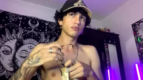 Snapshot of oliver_fast_ chatting on November 10, 6:23 am Oliver fast online show from November 10, 6:23 am