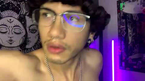 Snapshot of oliver_fast_ chatting on December 18, 9:26 am Oliver fast online show from December 18, 9:26 am