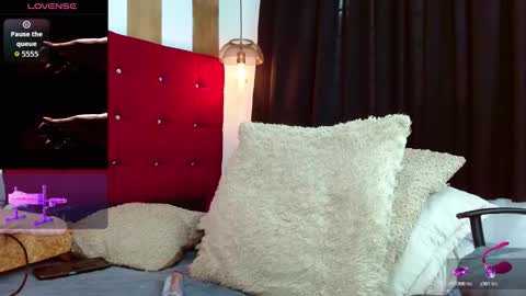 Oliver  Smith online show from October 31, 3:02 pm