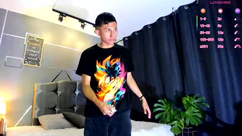 Snapshot of oliver_mr_ chatting on October 6, 7:33 pm oliver mr online show from October 6, 7:33 pm