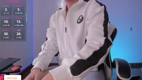 OLIVER online show from April 1, 7:11 pm