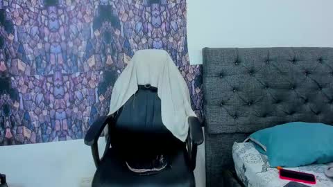 Snapshot of oliver_smith_2 chatting on February 23, 4:24 pm oliver_smith_2 online show from February 23, 4:24 pm