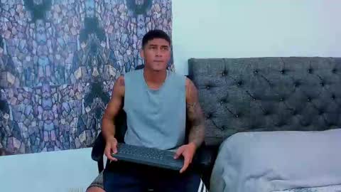 Snapshot of oliver_smith_2 chatting on March 1, 2:55 pm oliver_smith_2 online show from March 1, 2:55 pm