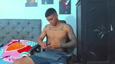 Snapshot of oliver_smith_2 chatting on February 28, 3:35 pm oliver_smith_2 online show from February 28, 3:35 pm