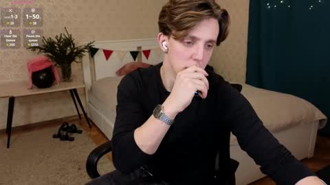 Snapshot of oliver_travis chatting on January 2, 10:55 pm Oliver Evans online show from January 2, 10:55 pm