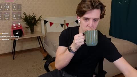 Snapshot of oliver_travis chatting on January 7, 12:13 am Oliver Evans online show from January 7, 12:13 am