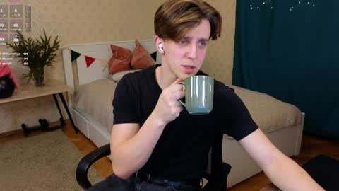 Snapshot of oliver_travis chatting on January 8, 10:48 pm Oliver Evans online show from January 8, 10:48 pm