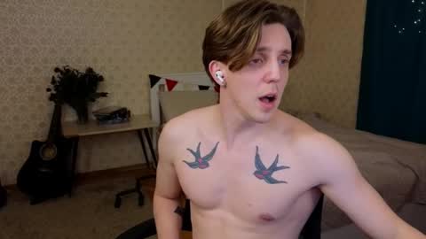 Snapshot of oliver_travis chatting on March 1, 12:28 am Oliver Evans online show from March 1, 12:28 am