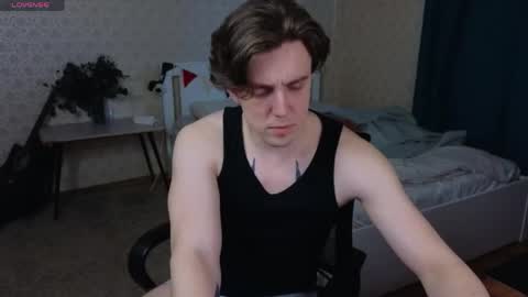 Snapshot of oliver_travis chatting on April 21, 3:46 am Oliver Evans online show from April 21, 3:46 am