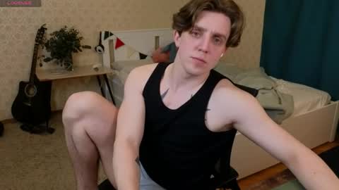 Snapshot of oliver_travis chatting on May 1, 2:49 am Oliver Evans online show from May 1, 2:49 am