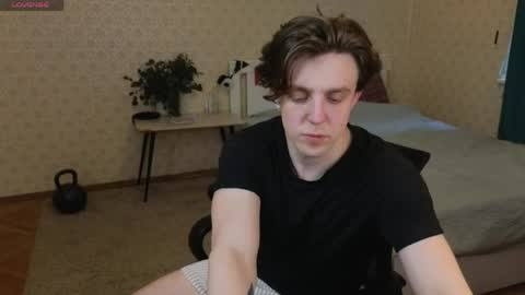 Snapshot of oliver_travis chatting on May 11, 4:07 am Oliver Evans online show from May 11, 4:07 am