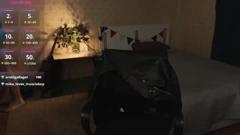 Snapshot of oliver_travis chatting on May 19, 2:51 am Oliver Evans online show from May 19, 2:51 am