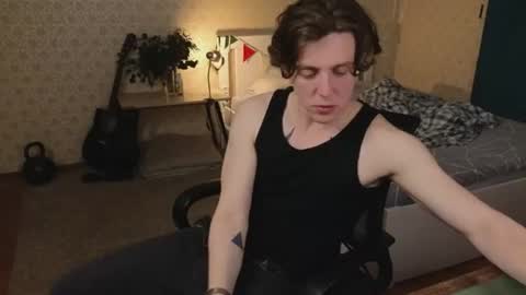 Snapshot of oliver_travis chatting on June 18, 5:30 am Oliver Evans online show from June 18, 5:30 am