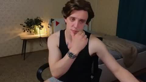 Snapshot of oliver_travis chatting on July 4, 3:13 am Oliver Evans online show from July 4, 3:13 am