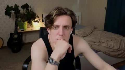 Snapshot of oliver_travis chatting on July 29, 4:54 am Oliver Evans online show from July 29, 4:54 am