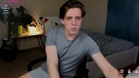 Snapshot of oliver_travis chatting on August 4, 4:26 am Oliver Evans online show from August 4, 4:26 am