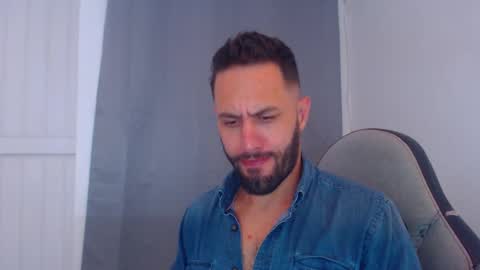 Snapshot of oliverdrew1 chatting on January 13, 12:09 am oliver online show from January 13, 12:09 am