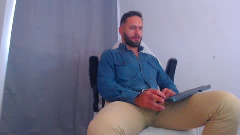 Snapshot of oliverdrew1 chatting on January 16, 8:03 pm oliver online show from January 16, 8:03 pm