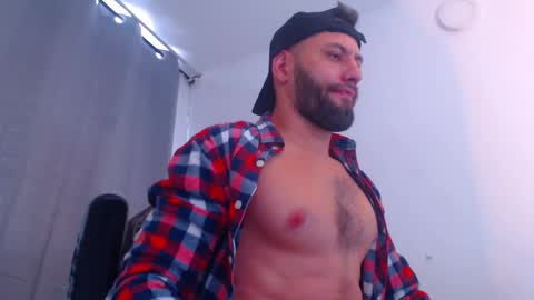 Snapshot of oliverdrew1 chatting on January 17, 6:23 pm oliver online show from January 17, 6:23 pm