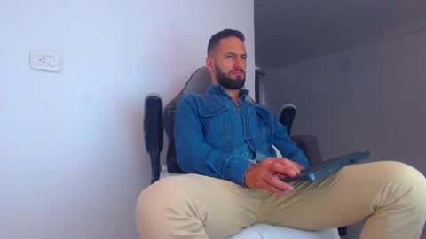 Snapshot of oliverdrew1 chatting on March 11, 7:25 pm oliver online show from March 11, 7:25 pm