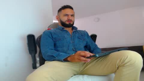 Snapshot of oliverdrew1 chatting on September 23, 1:03 pm oliver online show from September 23, 1:03 pm