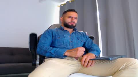 Snapshot of oliverdrew1 chatting on October 22, 12:38 pm oliver online show from October 22, 12:38 pm