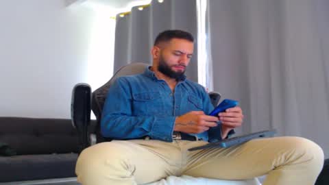 Snapshot of oliverdrew1 chatting on October 27, 2:32 pm oliver online show from October 27, 2:32 pm