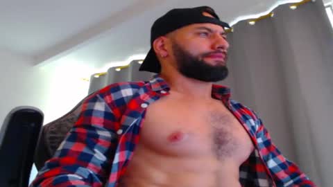 Snapshot of oliverdrew1 chatting on November 7, 4:29 pm oliver online show from November 7, 4:29 pm