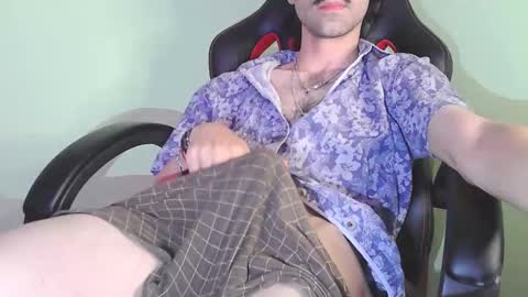 Oliver online show from January 17, 7:39 pm