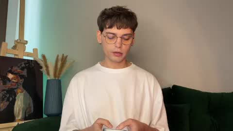 Snapshot of oliverlawrence chatting on May 29, 8:12 am oliverlawrence online show from May 29, 8:12 am