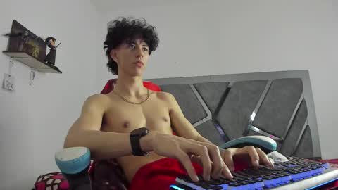 Snapshot of oliverthompson_01 chatting on March 6, 6:19 am oliverthompson_01 online show from March 6, 6:19 am