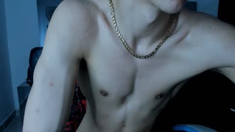 Snapshot of oliverthompson_01 chatting on September 19, 6:37 am oliverthompson_01 online show from September 19, 6:37 am