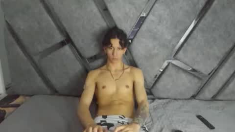 Snapshot of oliverthompson_01 chatting on October 7, 7:05 am oliverthompson_01 online show from October 7, 7:05 am