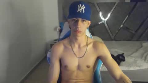 Snapshot of oliverthompson_01 chatting on October 10, 7:51 am oliverthompson_01 online show from October 10, 7:51 am