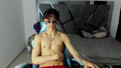 Snapshot of oliverthompson_01 chatting on October 11, 7:51 am oliverthompson_01 online show from October 11, 7:51 am