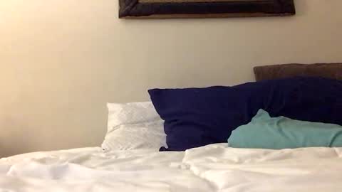 Snapshot of olivertwist1273 chatting on December 8, 6:01 am olivertwist1273 online show from December 8, 6:01 am