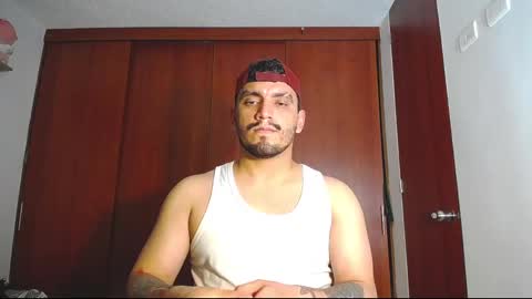 Snapshot of olivervitale chatting on January 6, 11:09 pm Oliver online show from January 6, 11:09 pm