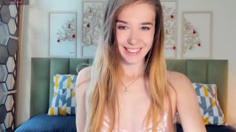 Snapshot of olivia_7 chatting on October 15, 3:23 pm Olivia online show from October 15, 3:23 pm