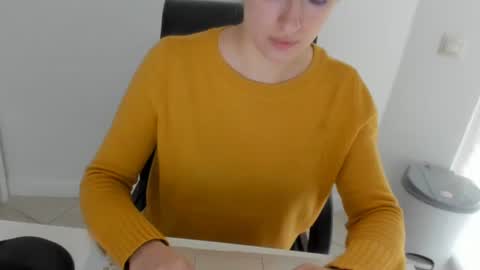 Snapshot of olivia__dream chatting on June 4, 6:41 am olivia__dream online show from June 4, 6:41 am