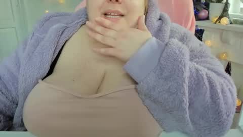 Snapshot of olivia_bud_gold chatting on March 6, 10:20 am Olivia Gold online show from March 6, 10:20 am