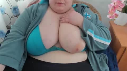 Snapshot of olivia_bud_gold chatting on February 8, 11:24 am Olivia Gold online show from February 8, 11:24 am