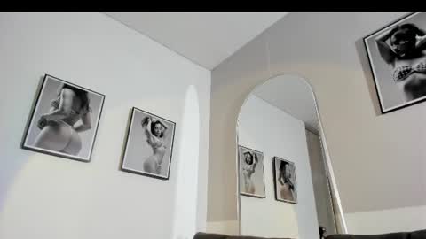 Snapshot of olivia_collisn chatting on July 3, 11:49 am Olivia Collins online show from July 3, 11:49 am